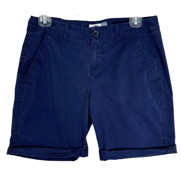 Old Navy Pants - Old Navy Cuffed Bermuda Shorts 7” in Navy Women’s Sz 2